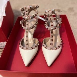 NWT Valentino Garavani Rockstud Leather Pumps Size 35.5